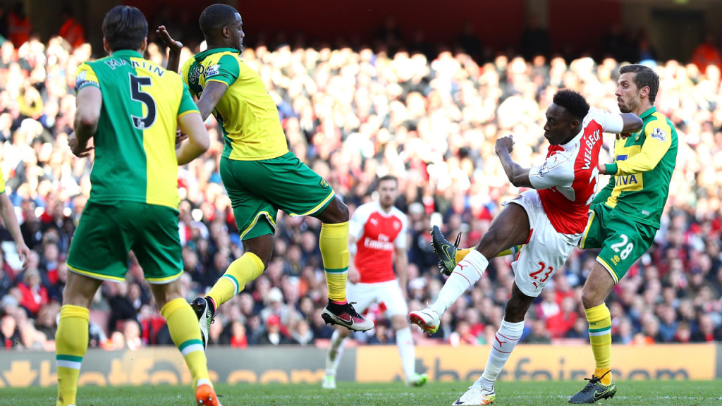 LONDON, ENGLAND - APRIL 30:  Danny Welbeck of Arsenal scores the opening goal during the Barclays Premier League match between Arsenal and Norwich City at The Emirates Stadium on April 30, 2016 in London, England  (Photo by Paul Gilham/Getty Images)